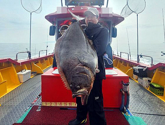 윤석태 씨가 잡은 광어. 연합뉴스