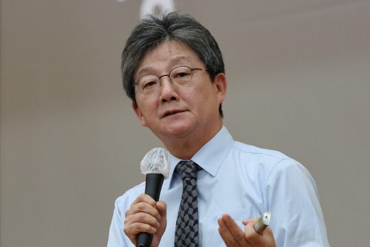 유승민 전 국민의힘 의원이 지난달 9일 서울 서대문구 연세대에서 특강을 하고 있다. 뉴시스