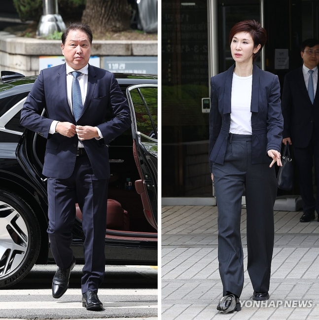 최태원 SK 회장과 노소영 아트센터 나비 관장이 지난 4월 16일 오후 서울 서초구 서울고등법원에서 열린 이혼 소송 항소심 공판에 출석했다. 왼쪽은 법정 출석하는 최 회장, 오른쪽은 재판을 마친 뒤 법정을 나서는 노 관장. 연합뉴스
