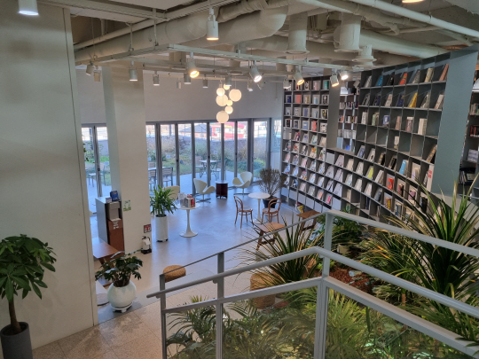 다산성곽도서관 내부. 중구청 제공