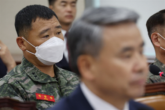 2023년 8월 21일 정종범 해병대 부사령관이 국회에서 열린 국방위원회 전체회의에 참석해 있는 모습. 연합뉴스