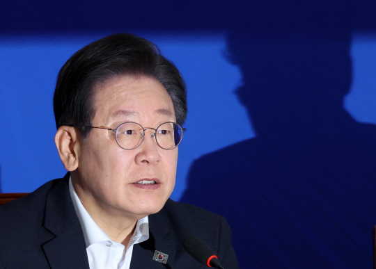 이재명 더불어민주당 대표가 지난 12일 오전 서울 여의도 국회에서 열린 최고위원회의에서 발언하고 있다. 뉴시스