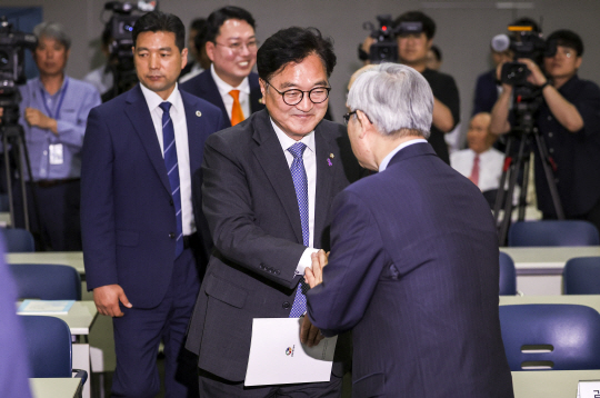 우원식 국회의장이 13일 서울 마포구 동교동 연세대학교 김대중도서관에서 열린 6.15 남북정상회담 24주년 기념식에 참석하고 있다. 뉴시스