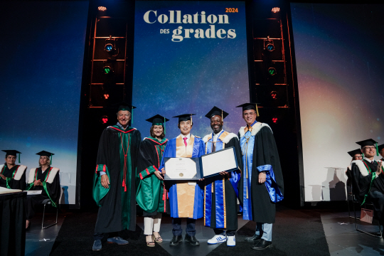 이광형 한국과학기술원(카이스트) 총장이 15일(현지 시간) 폴리테크니크 몬트리올에서 열린 캐나다 몬트리올대학교 학위수여식에서 명예박사 학위를 수여받았다. 사진은 왼쪽부터 폴리테크니크 몬트리올 피에르 라손드 의사회 의장, 모드 코헨 총장, 이광형 카이스트 총장. 한국과학기술원 제공