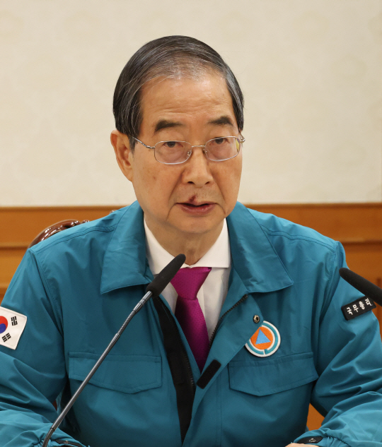 한덕수 국무총리가 16일 서울 종로구 정부서울청사에서 열린 의사집단행동 중앙재난안전대책본부 회의에서 발언하고 있다.