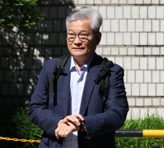송영길 소나무당 대표가지난 3일 서울 서초구 서울중앙지법에서 열린 재판에 출석하고 있다. 뉴시스