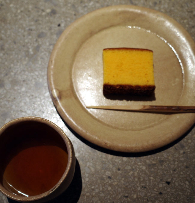 난황 맛 진한 카스텔라.