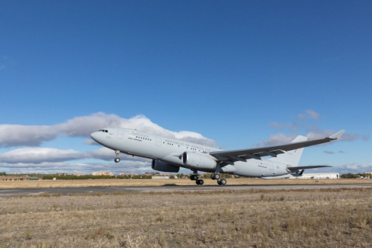 한국 공군이 운용중인 ‘A330 다목적 공중급유기(MRTT)’. 국내 명칭은 KC-330 시그너스다. 에어버스 제공