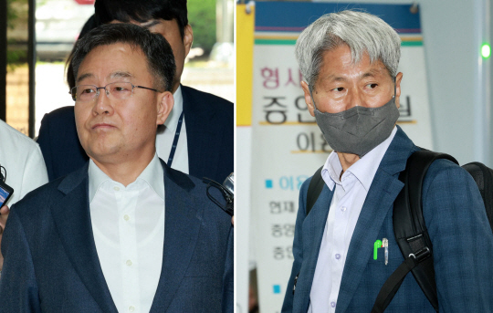 화천대유자산관리 대주주 김만배(왼쪽) 씨와 신학림 전 언론노조위원장이 20일 오전 서울 서초구 서울중앙지법에서 열린 구속영장실질심사를 받기 위해 법정으로 들어가고 있다. 뉴시스