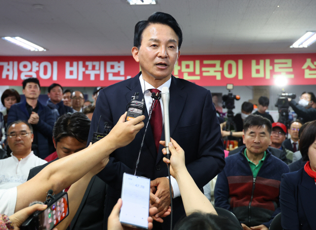 원희룡 전 국토교통부 장관이 지난 4월 10일 인천 계양구 선거사무소에서 입장을 밝히고 있다. 뉴시스