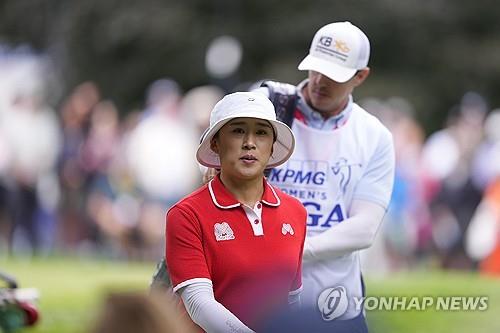 코스를 힘차게 걷는 양희영.[AP=연합뉴스]