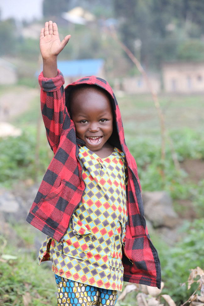 지난해 냐비후주에서 영유아센터를 다니려고 시도했지만 센터 수용인원이 차 등록하지 못했다는 5세 아동의 모습.  초록우산 제공