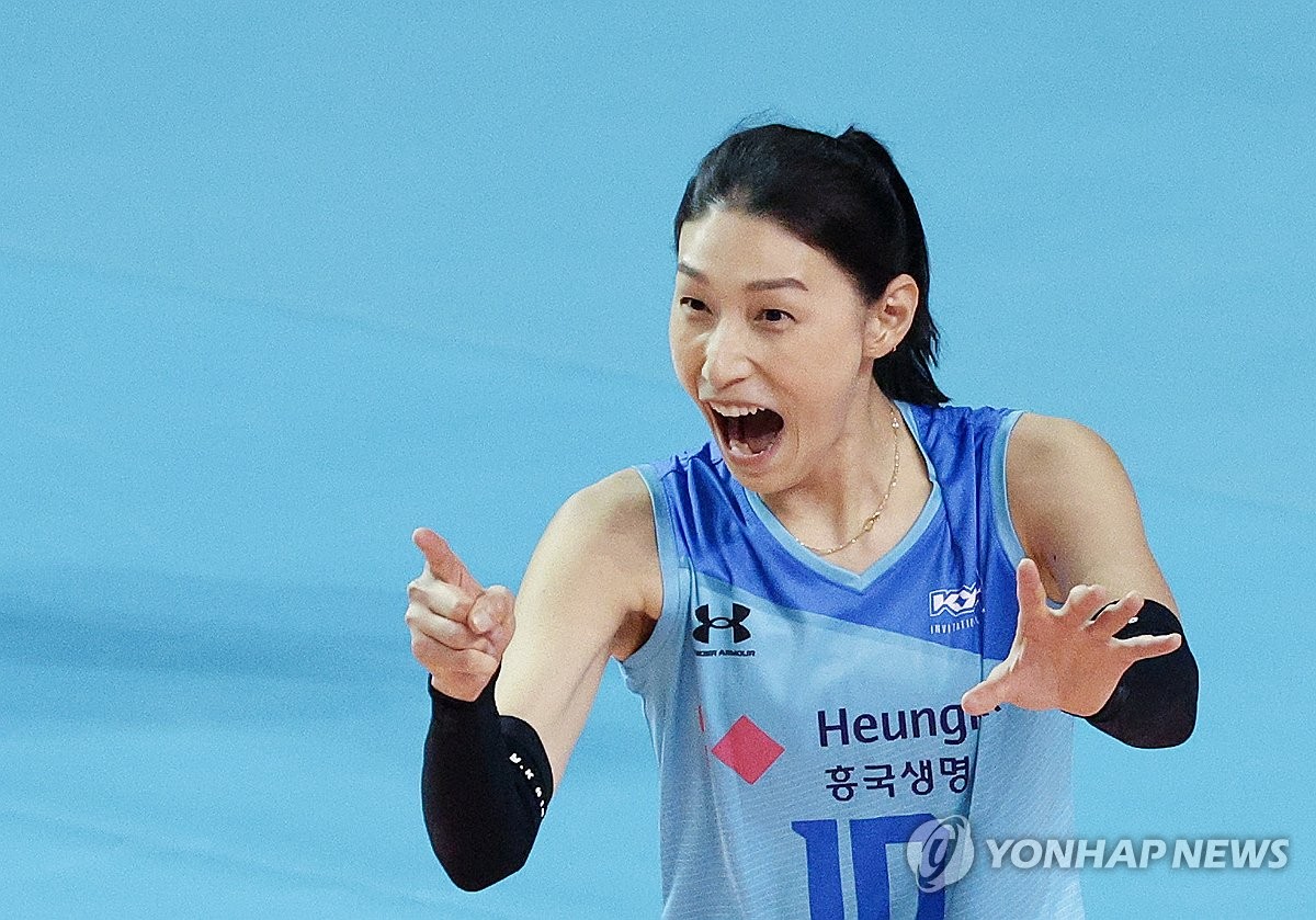 (서울=연합뉴스) 9일 서울 송파구 잠실 실내체육관에서 열린 세계 여자배구 올스타전에서 스타팀 김연경이 득점에 성공한 뒤 기뻐하고 있다. 2024.6.9