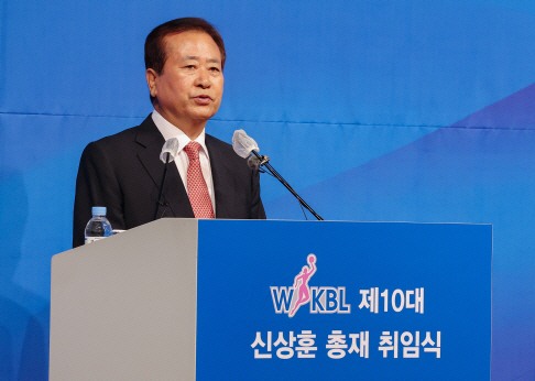 신상훈 WKBL 총재가 3일 서울 강남구 리베라호텔 청담에서 열린 취임식에서 WKBL 운영 방안을 설명하고 있다. 연합뉴스