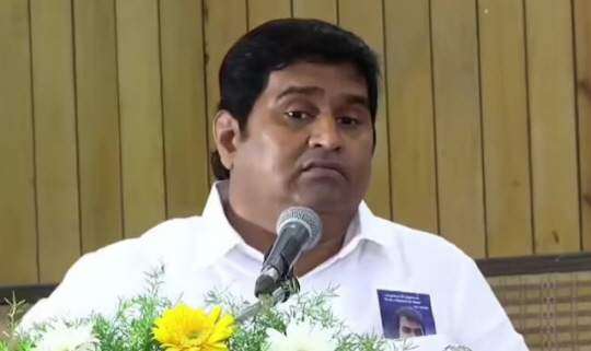 K. 암스트롱. 페이스북 캡처