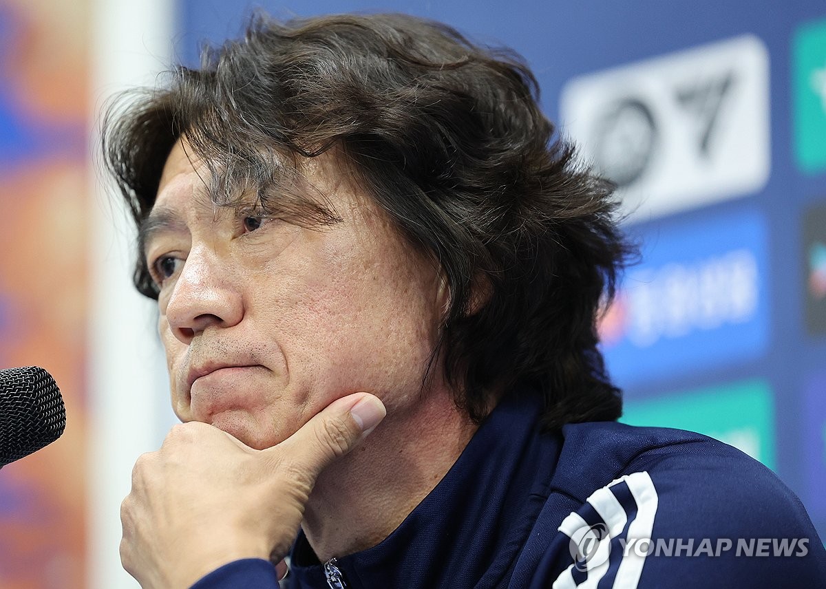 (울산=연합뉴스) 10일 오후 울산 문수축구경기장 프레스센터에서 축구 국가대표팀 감독으로 내정된 울산 HD 홍명보 감독이 광주FC와의 경기 후 기자회견을 하고 있다. 2024.7.10