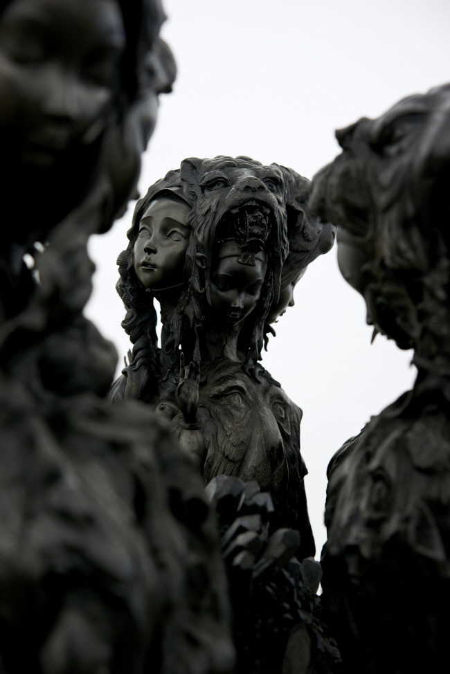 ‘달빛왕관:다정한 자매들’, 2021.