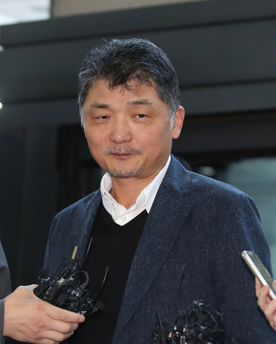김범수 카카오 미래이니셔티브센터장이 SM엔터테인먼트 주가 시세 조종 의혹과 관련해 지난해 10월 23일 서울 금융감독원으로 출석하고 있다. 뉴시스