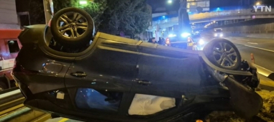 음주운전 전복 사고 낸 개그맨 A씨 차량. YTN 캡처