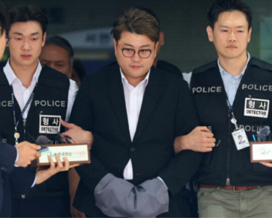 뺑소니 혐의로 구속 기소된 가수 김호중. 연합뉴스