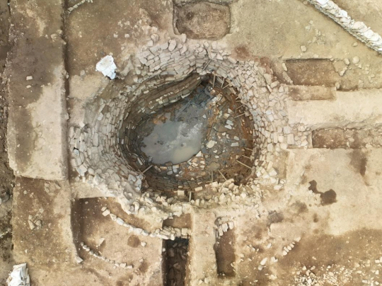 올해 산성 조사에서 확인된 집수 시설. 국가유산청 제공