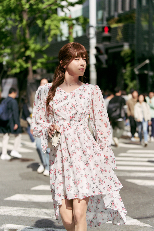 배우 조정석은 ‘파일럿’에서 여장 남자를 연기하기 위해 7㎏을 감량했다.