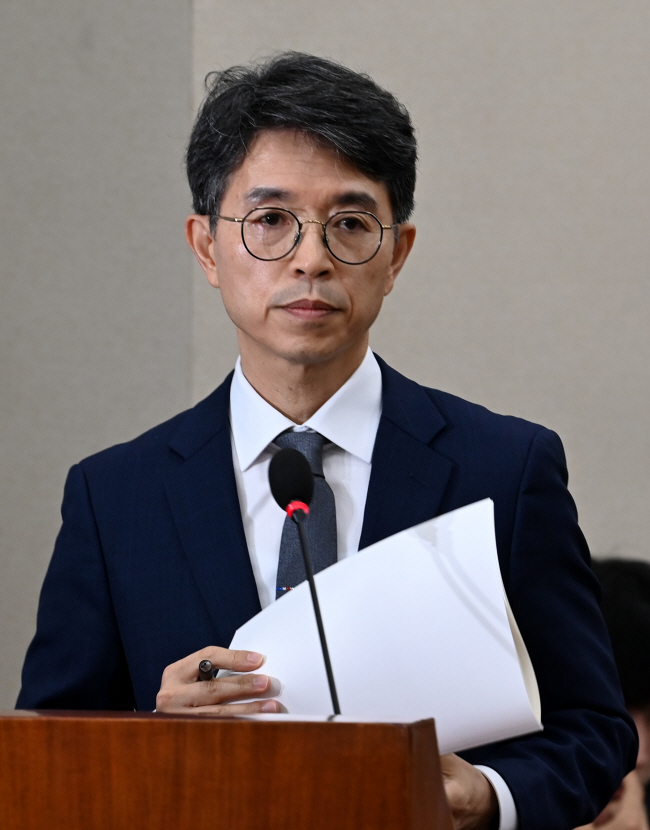 김완섭 환경부 장관 후보자가 22일 오전 국회 환경노동위원회가 개최한 인사청문회에서 모두 발언을 하고 있다. 곽성호 기자