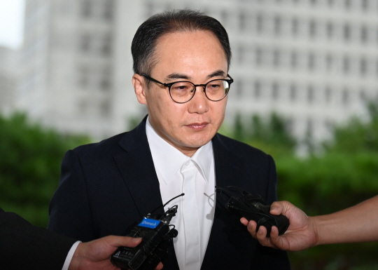 이원석 검찰총장이 23일 오전 서울 서초구 대검찰청으로 출근하고 있다. 박윤슬 기자