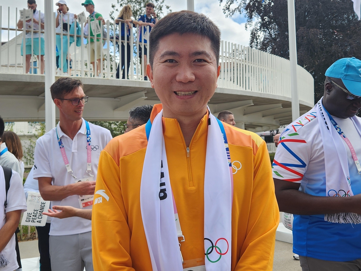 (파리=연합뉴스) 유승민 IOC 선수위원이 22일(현지시간) 프랑스 파리 생드니에 있는 2024 파리 올림픽 선수촌에서 취재진과 인터뷰하고 있다.