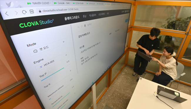 클로바 스튜디오로 원하는 생성형 AI ‘뚝딱’ … 기업 2000여곳서 활용 [AI 혁명, 현장을 가다]