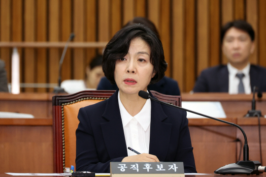 이숙연 대법관 후보자가 25일 오전 국회 인사청문회에서 의원 질의에 답변하고 있다. 뉴시스