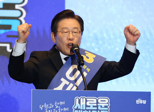 28일 오전 충북 청주 cjb 미디어센터에서 열린 더불어민주당 당 대표·최고위원 후보자 합동연설회에서 이재명 당 대표 후보가 정견을 발표하고 있다. 연합뉴스