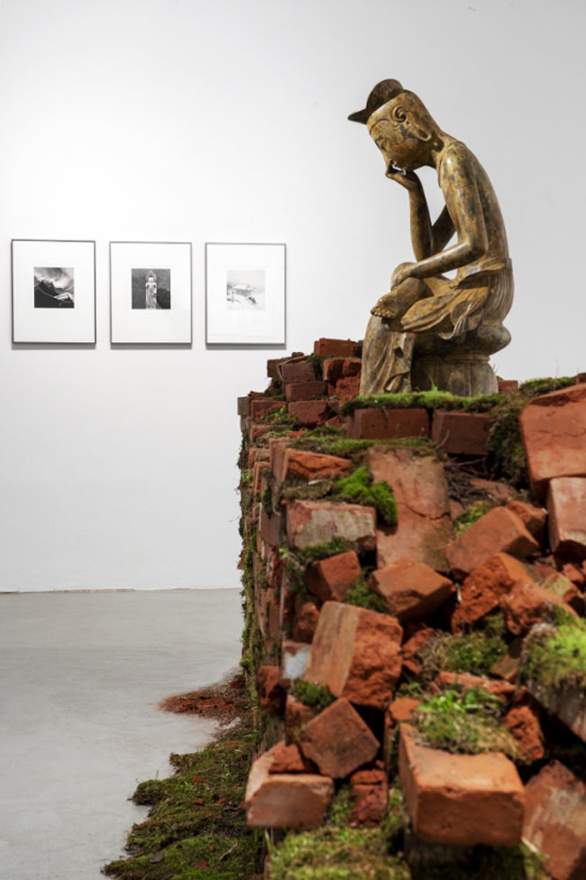 브론즈로 제작한 ‘슬픔(우는 부처)’, 88×42×50㎝, 2016.