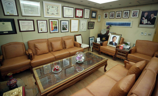 지난 2019년 6월 14일 김대중 전 대통령의 부인 이희호 여사의 발인이 엄수된 서울 마포구 동교동 사저 접견실의 모습. 뉴시스