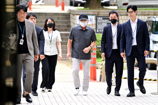 갈비뼈 골절로 수도권의 요양병원에 입원해 치료를 받아온 차 씨는 오른쪽 다리를 절며 법정으로 향했다. 문호남 기자