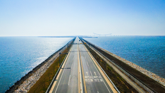 새만금 동서도로 모습. 새만금개발청 제공