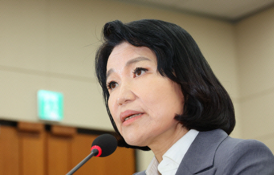 이진숙 신임 방송통신위원장이 후보자 시절이던 25일 국회 과학기술정보방송통신위원회에서 열린 인사청문회에서 발언하고 있다. 연합뉴스