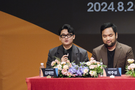 2일 열린 예술의전당 국제음악제 간담회에서 바리톤 김태한(왼쪽)과 박주성. 예술의전당 제공