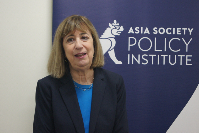 웬디 커틀러 아시아소사이어티정책연구소(ASPI) 부회장이 지난달 8일 미국 워싱턴DC ASPI 워싱턴사무소에서 문화일보와 인터뷰하며 미·중 통상 갈등과 세계 통상 질서 변화에 대해 이야기하고 있다.