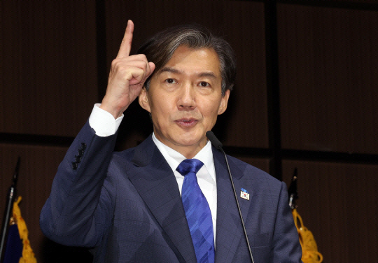 조국 조국혁신당 당 대표 후보가 지난 20일 오후 경기 수원컨벤션센터에서 열린 조국혁신당 제1차 전국당원대회에서 정견 발표를 하고 있다. 뉴시스