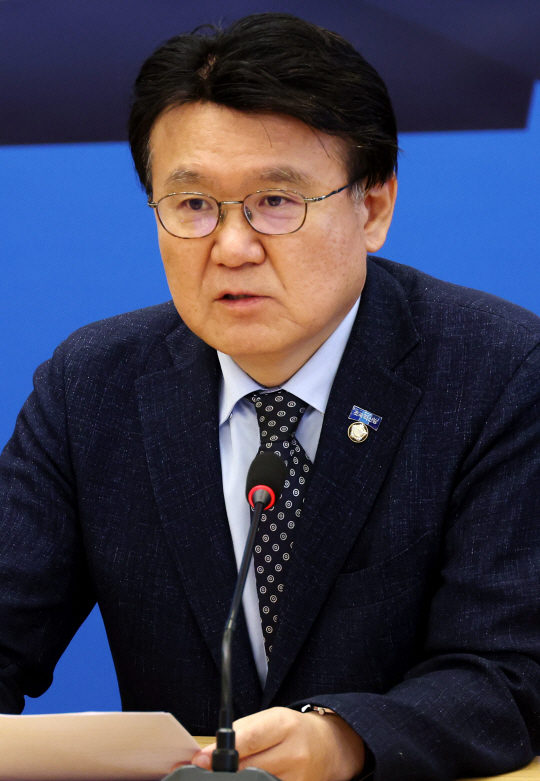 황운하 조국혁신당 대표가 9일 국회에서 열린 최고위원회의에서 발언을 하고 있다. 뉴시스