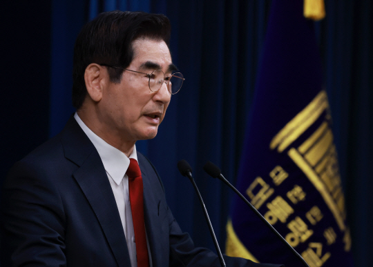 신임 국방부 장관 후보자로 지명된 김용현 대통령 경호처장이 12일 서울 용산 대통령실 청사에서 열린 인사브리핑에 참석해 지명 소감을 말하고 있다. 연합뉴스