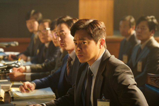 영화 ‘행복의 나라’의 변호인 정인후(조정석). 뉴 제공