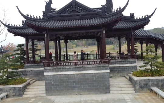 붕괴 전 창저우 헝산차오진 팡마오산공원 정자, 빌리빌리 캡처