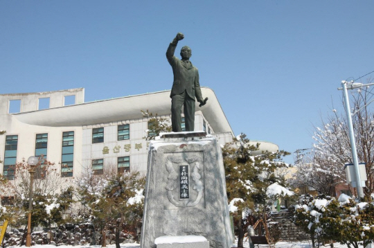 박상진 의사 동상. 울산시청 제공