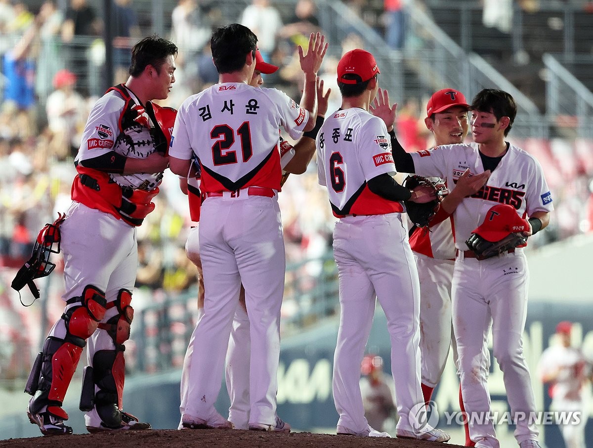 KIA 하이파이브[연합뉴스 자료사진]