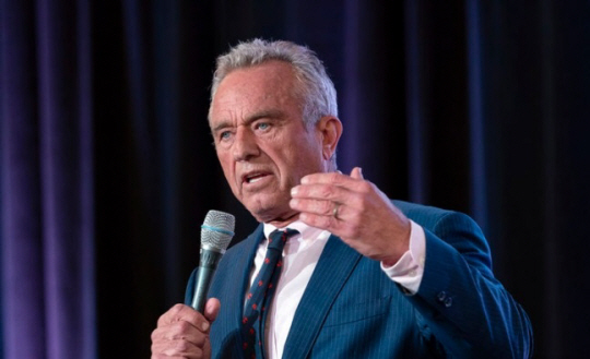 미국 무소속 대선 후보인 로버트 케네디 주니어가 다가오는 주말까지 후보에서 사퇴할 계획이라고 21일(현지시간) ABC뉴스가 소식통들을 인용해 보도했다. 사진은 케네디 주니어 후보가 지난 5월 24일 미 워싱턴DC 힐튼에서 열린 자유당 전당대회에서 연설하는 모습. AP 뉴시스