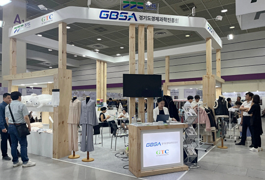 지난 21∼23일 서울 코엑스에서 열린 ‘프리뷰 인 서울(PIS)’ 행사장에 경기도경제과학진흥원이 설치한 홍보관 전경. 경기도경제과학진흥원 제공