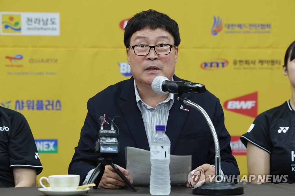(서울=연합뉴스) 12일 오전 서울 송파구 올림픽파크텔에서 열린 2023 코리아오픈 배드민턴 선수권대회 기자간담회에서 김택규 대한배드민턴협회장이 인사말을 하고 있다. 2023.7.12