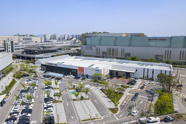 홈씨씨 인테리어 수원점 전경. KCC글라스 제공